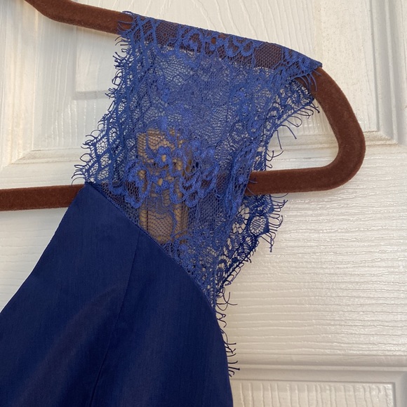 Women’s Design by Korea Blue Silk and Lace top size Medium - Picture 6 of 12